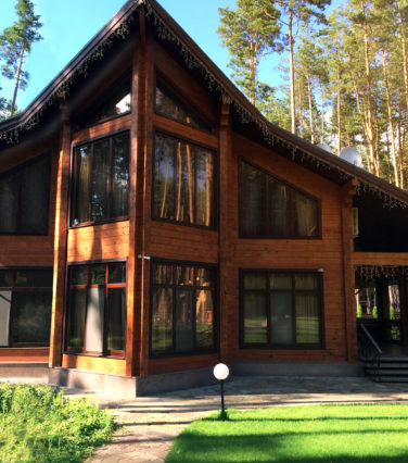 Красивый дом из клееного бруса